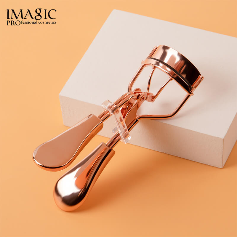 Rose_Gold_Eyelash_Curler_IAMGIC_Cosmetics