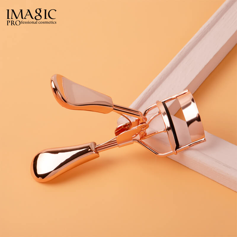 Rose_Gold_Eyelash_Curler_IAMGIC_Cosmetics